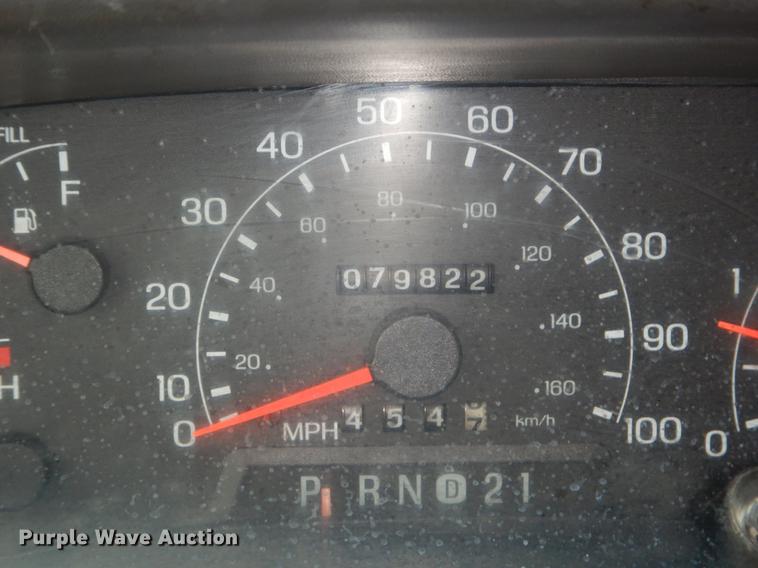 image for item DE6030 2001 Ford F350 Super Duty XLT Crew Cab flatbed pickup truck