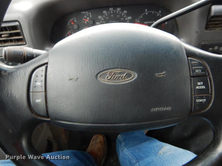 image for item DE6030 2001 Ford F350 Super Duty XLT Crew Cab flatbed pickup truck