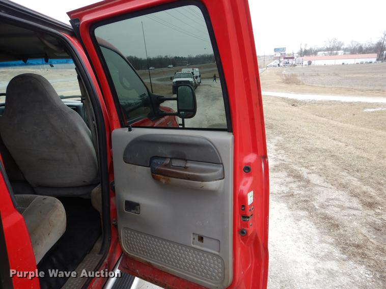 image for item DE6030 2001 Ford F350 Super Duty XLT Crew Cab flatbed pickup truck