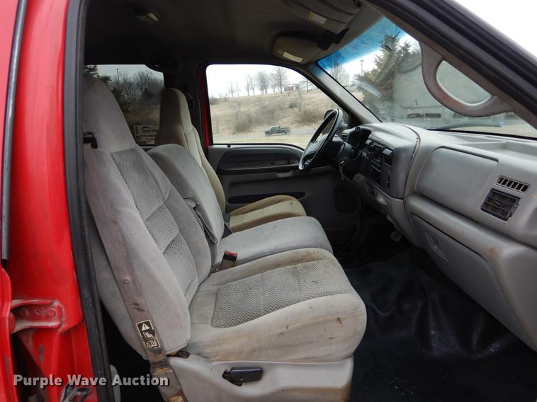 image for item DE6030 2001 Ford F350 Super Duty XLT Crew Cab flatbed pickup truck