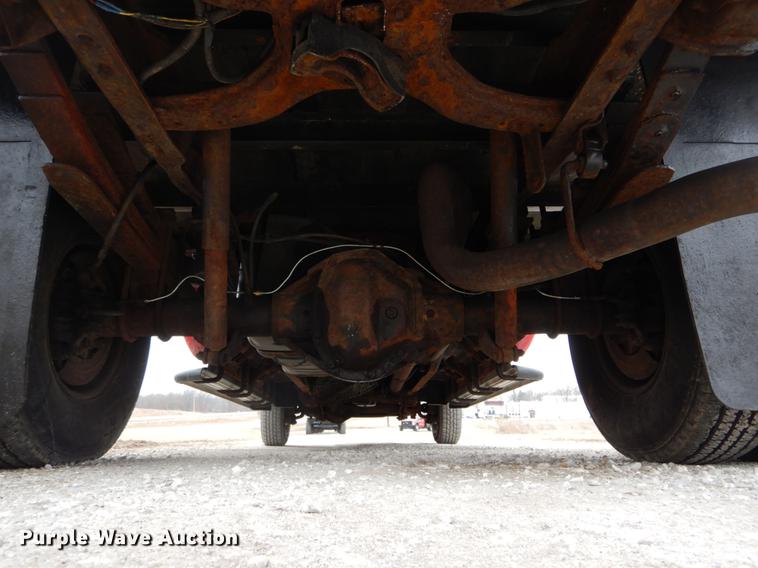 image for item DE6030 2001 Ford F350 Super Duty XLT Crew Cab flatbed pickup truck