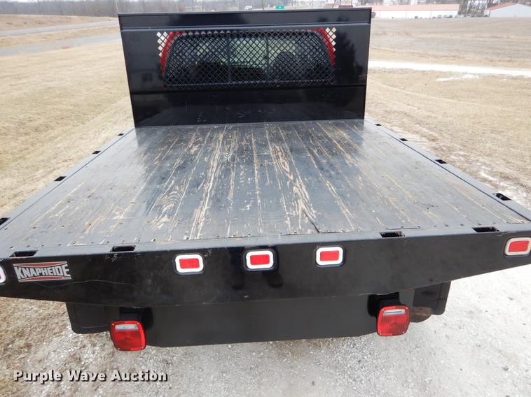 image for item DE6030 2001 Ford F350 Super Duty XLT Crew Cab flatbed pickup truck