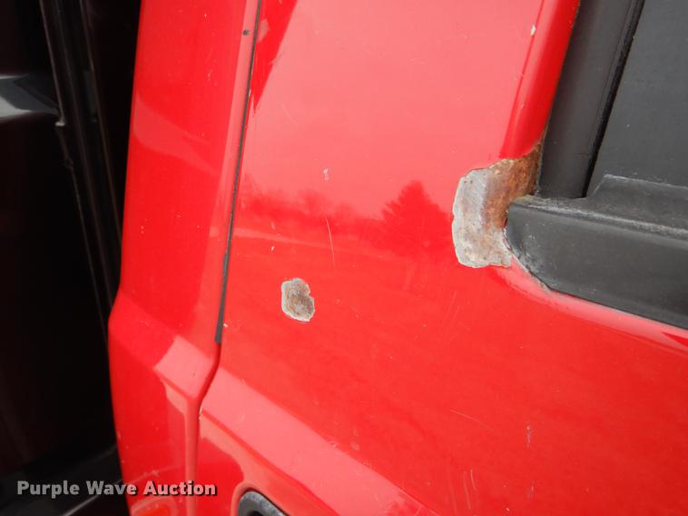 image for item DE6030 2001 Ford F350 Super Duty XLT Crew Cab flatbed pickup truck