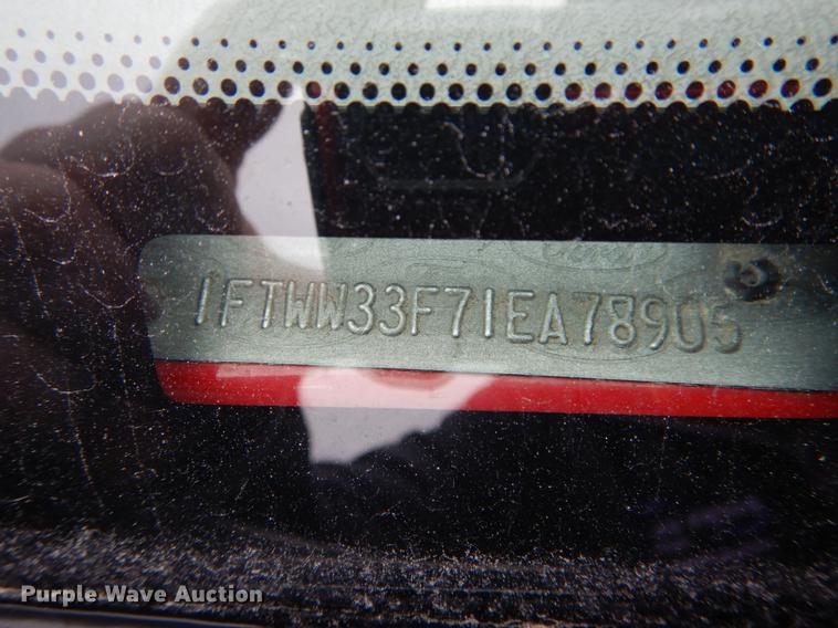 image for item DE6030 2001 Ford F350 Super Duty XLT Crew Cab flatbed pickup truck