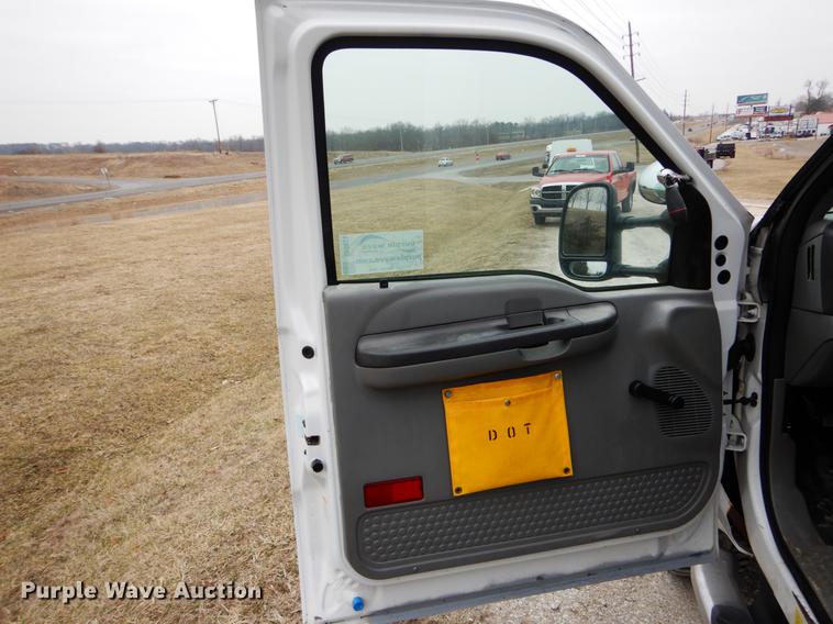 image for item DE6031 2004 Ford F350 Super Duty XL flatbed pickup truck