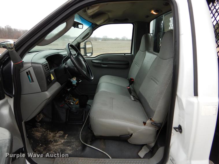 image for item DE6031 2004 Ford F350 Super Duty XL flatbed pickup truck