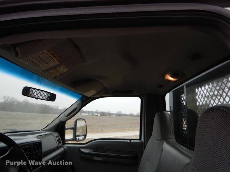 image for item DE6031 2004 Ford F350 Super Duty XL flatbed pickup truck