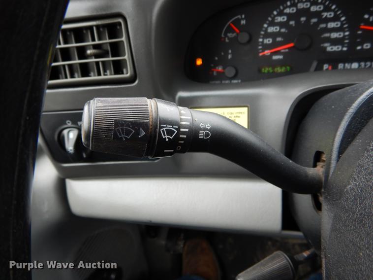 image for item DE6031 2004 Ford F350 Super Duty XL flatbed pickup truck