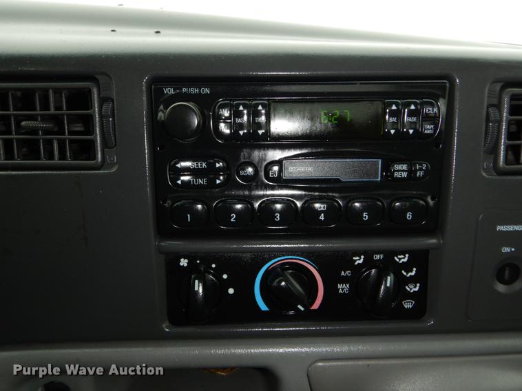 image for item DE6031 2004 Ford F350 Super Duty XL flatbed pickup truck