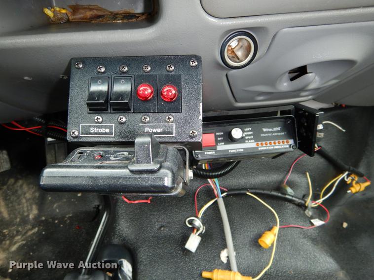 image for item DE6031 2004 Ford F350 Super Duty XL flatbed pickup truck