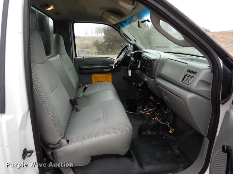 image for item DE6031 2004 Ford F350 Super Duty XL flatbed pickup truck