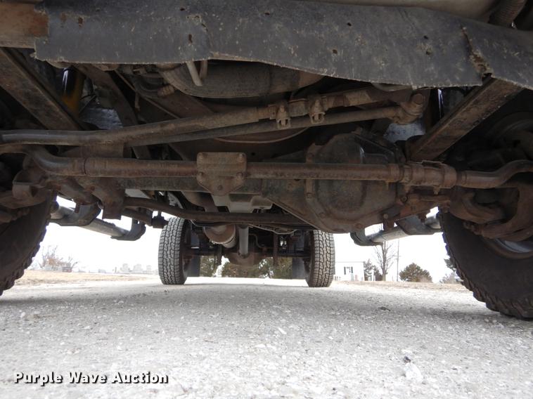 image for item DE6031 2004 Ford F350 Super Duty XL flatbed pickup truck