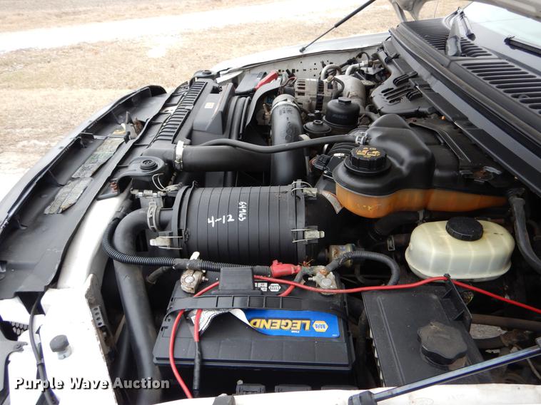 image for item DE6031 2004 Ford F350 Super Duty XL flatbed pickup truck