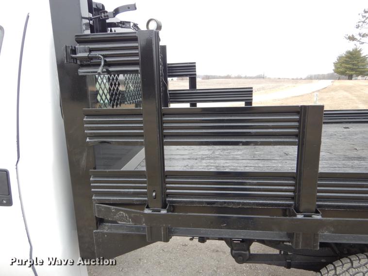 image for item DE6031 2004 Ford F350 Super Duty XL flatbed pickup truck