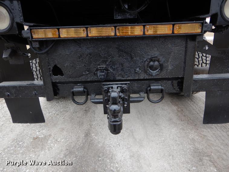 image for item DE6031 2004 Ford F350 Super Duty XL flatbed pickup truck