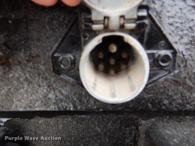 image for item DE6031 2004 Ford F350 Super Duty XL flatbed pickup truck