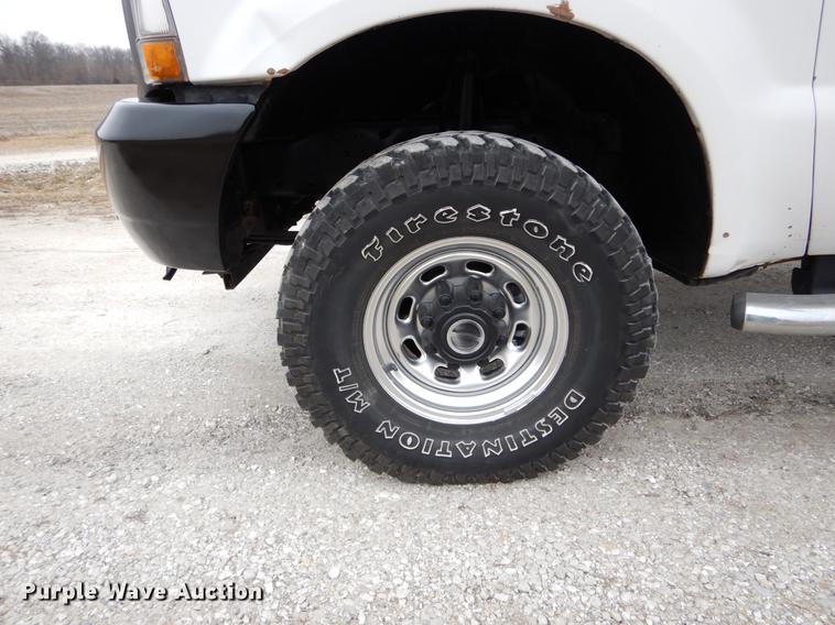 image for item DE6031 2004 Ford F350 Super Duty XL flatbed pickup truck