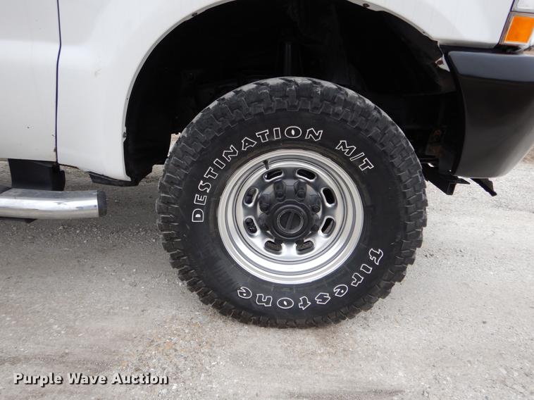 image for item DE6031 2004 Ford F350 Super Duty XL flatbed pickup truck