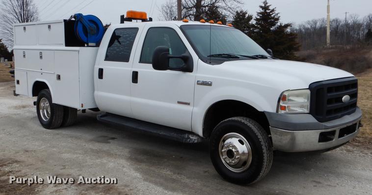 image for item DE6036 2006 Ford F350 Super Duty XL Crew Cab pickup truck