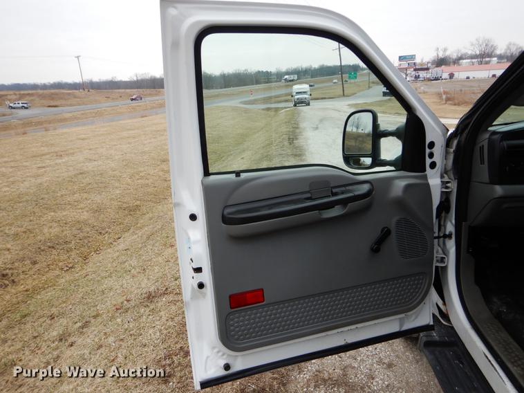 image for item DE6036 2006 Ford F350 Super Duty XL Crew Cab pickup truck