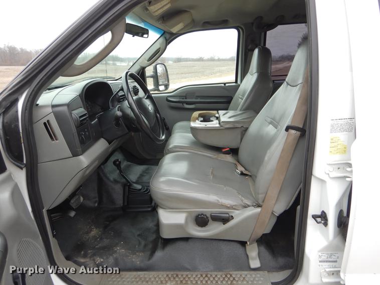 image for item DE6036 2006 Ford F350 Super Duty XL Crew Cab pickup truck