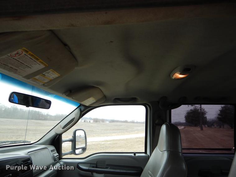 image for item DE6036 2006 Ford F350 Super Duty XL Crew Cab pickup truck