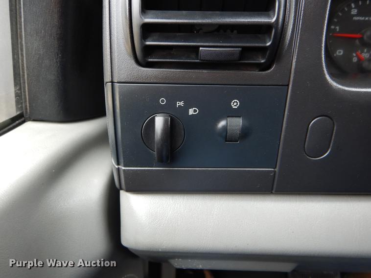 image for item DE6036 2006 Ford F350 Super Duty XL Crew Cab pickup truck