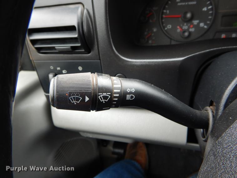 image for item DE6036 2006 Ford F350 Super Duty XL Crew Cab pickup truck