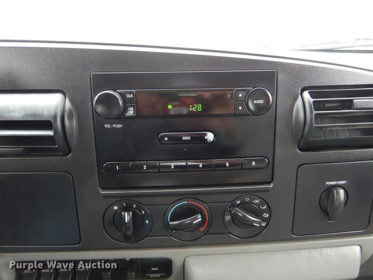 image for item DE6036 2006 Ford F350 Super Duty XL Crew Cab pickup truck