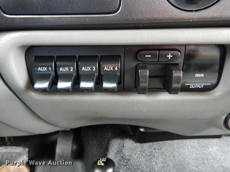 image for item DE6036 2006 Ford F350 Super Duty XL Crew Cab pickup truck