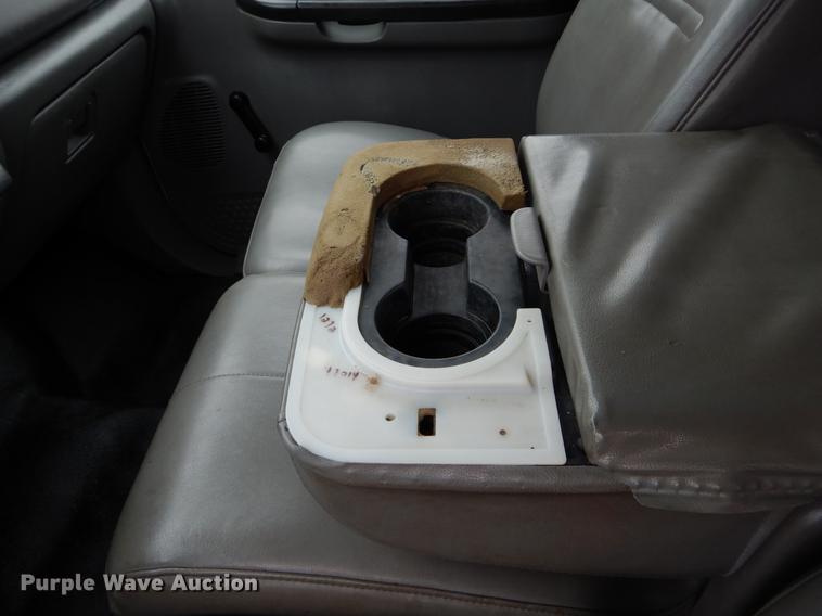 image for item DE6036 2006 Ford F350 Super Duty XL Crew Cab pickup truck