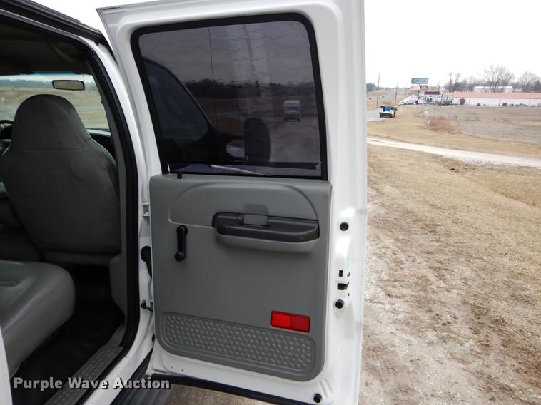 image for item DE6036 2006 Ford F350 Super Duty XL Crew Cab pickup truck