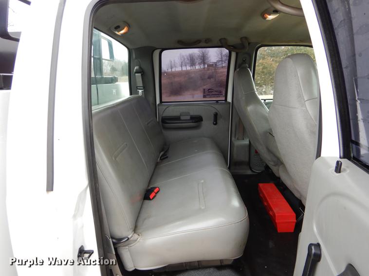 image for item DE6036 2006 Ford F350 Super Duty XL Crew Cab pickup truck