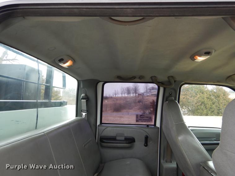 image for item DE6036 2006 Ford F350 Super Duty XL Crew Cab pickup truck