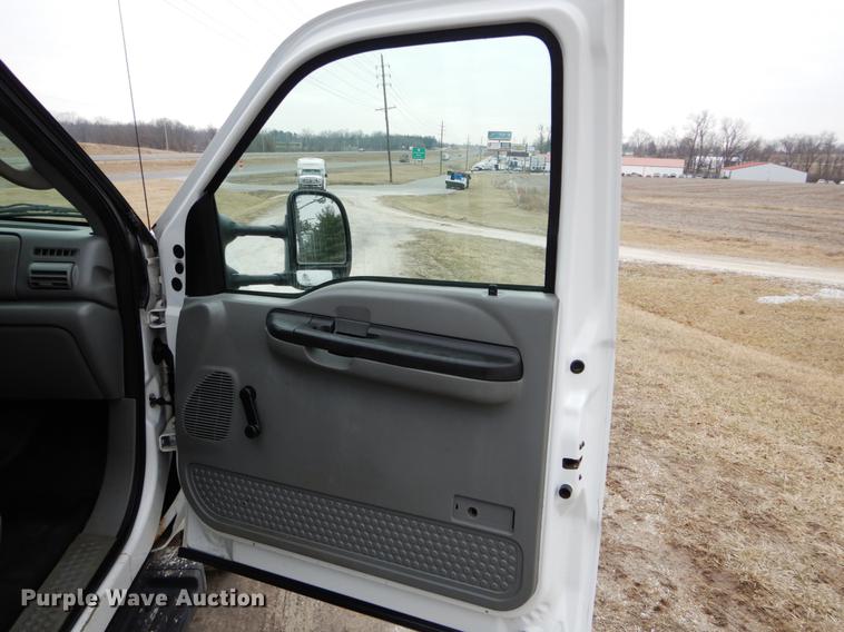 image for item DE6036 2006 Ford F350 Super Duty XL Crew Cab pickup truck