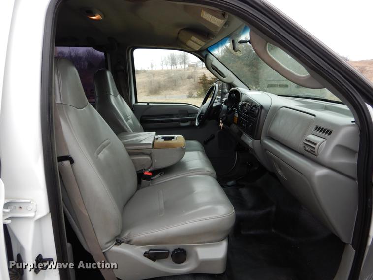 image for item DE6036 2006 Ford F350 Super Duty XL Crew Cab pickup truck