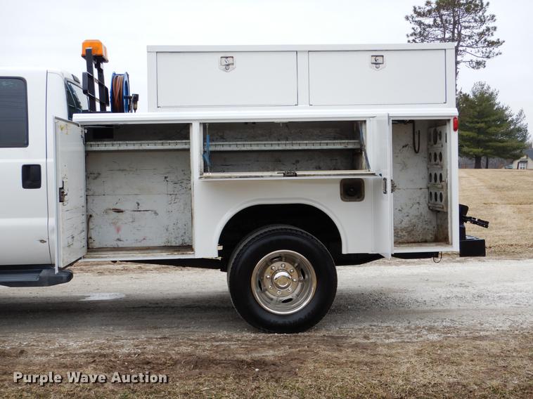 image for item DE6036 2006 Ford F350 Super Duty XL Crew Cab pickup truck