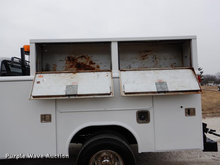 image for item DE6036 2006 Ford F350 Super Duty XL Crew Cab pickup truck