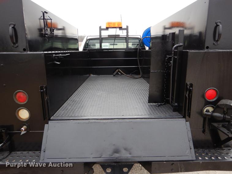 image for item DE6036 2006 Ford F350 Super Duty XL Crew Cab pickup truck