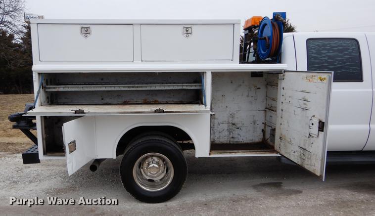 image for item DE6036 2006 Ford F350 Super Duty XL Crew Cab pickup truck