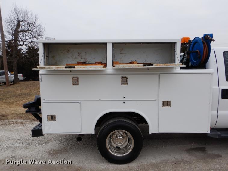 image for item DE6036 2006 Ford F350 Super Duty XL Crew Cab pickup truck