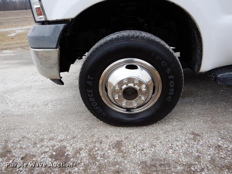 image for item DE6036 2006 Ford F350 Super Duty XL Crew Cab pickup truck