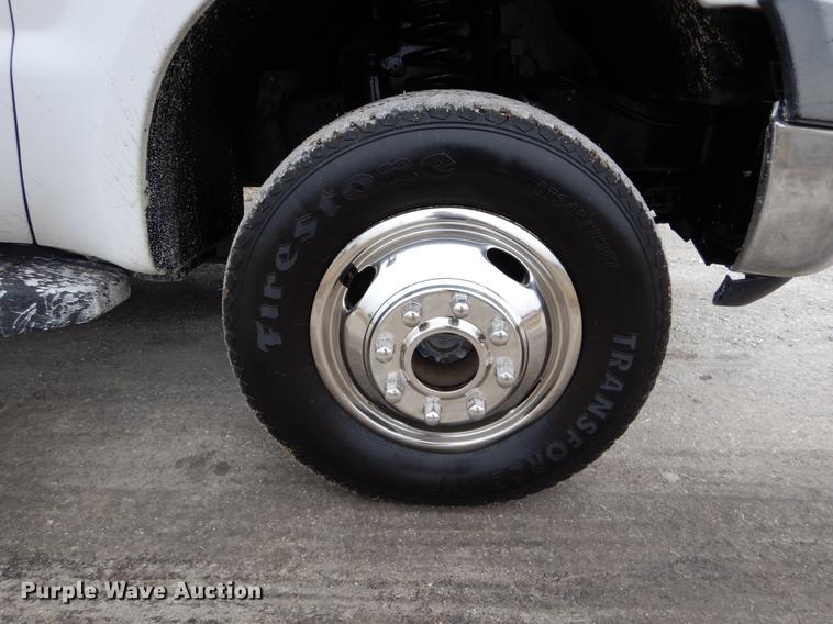 image for item DE6036 2006 Ford F350 Super Duty XL Crew Cab pickup truck