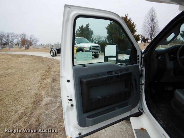 image for item DE6037 2012 Ford F550 Super Duty XL shuttle bus