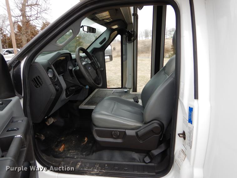 image for item DE6037 2012 Ford F550 Super Duty XL shuttle bus