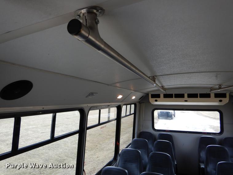 image for item DE6037 2012 Ford F550 Super Duty XL shuttle bus