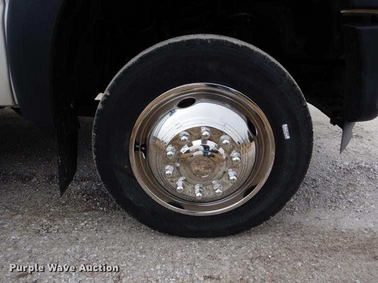 image for item DE6037 2012 Ford F550 Super Duty XL shuttle bus