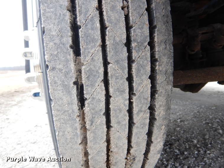 image for item DE6037 2012 Ford F550 Super Duty XL shuttle bus