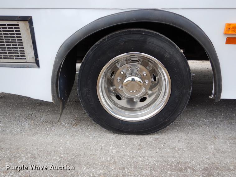 image for item DE6037 2012 Ford F550 Super Duty XL shuttle bus