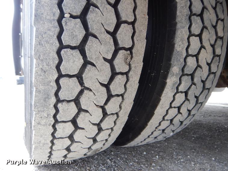 image for item DE6037 2012 Ford F550 Super Duty XL shuttle bus